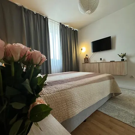 Central Apartment *